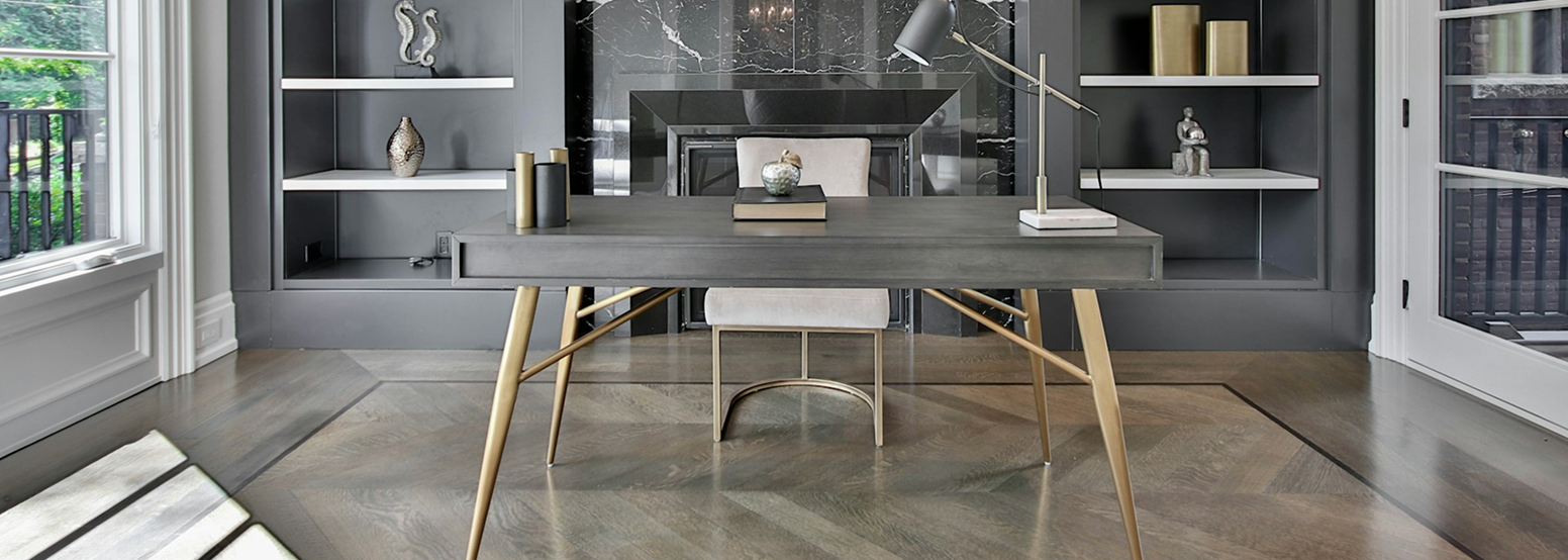 Intérieur rénové moderne avec table design